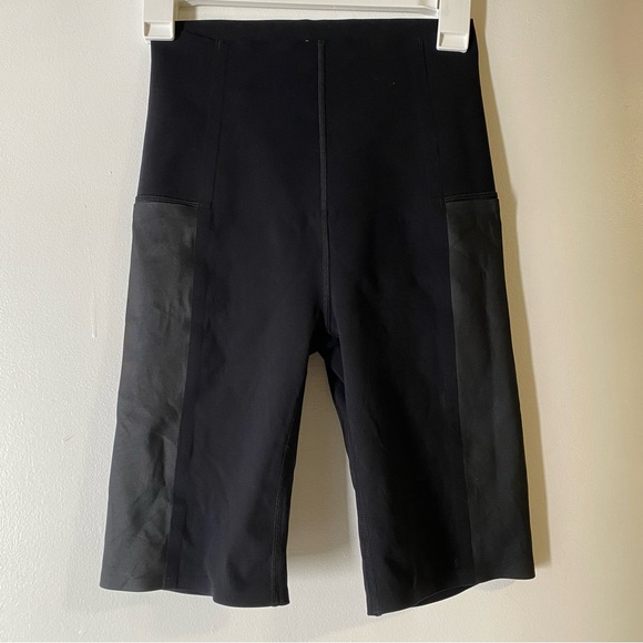 Sweaty Betty bike shorts - Picture 2 of 3